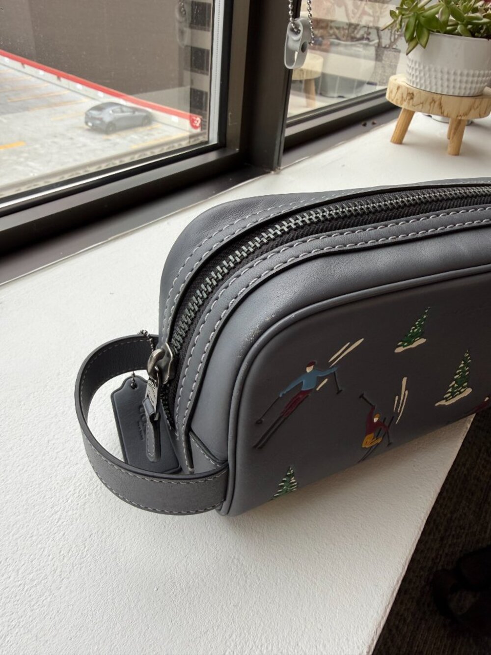 Coach Ski Slopes- Cosmetic bag NWOT - Picture 5 of 8
